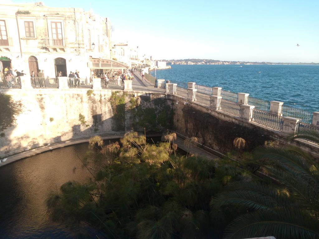 Bed and Breakfast Ortigia Basic -Locazione Turistica Сиракузы Экстерьер фото