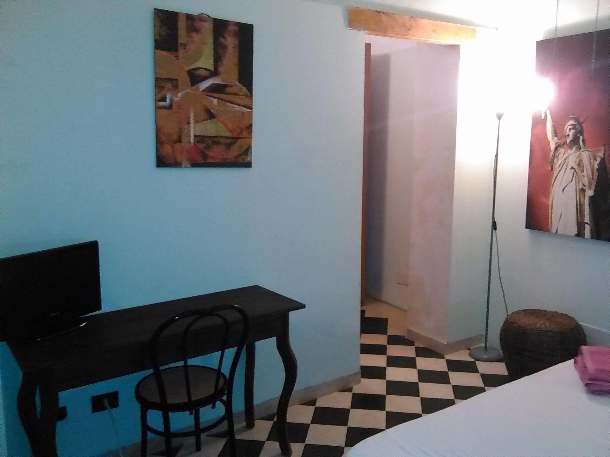 Bed and Breakfast Ortigia Basic -Locazione Turistica Сиракузы Экстерьер фото